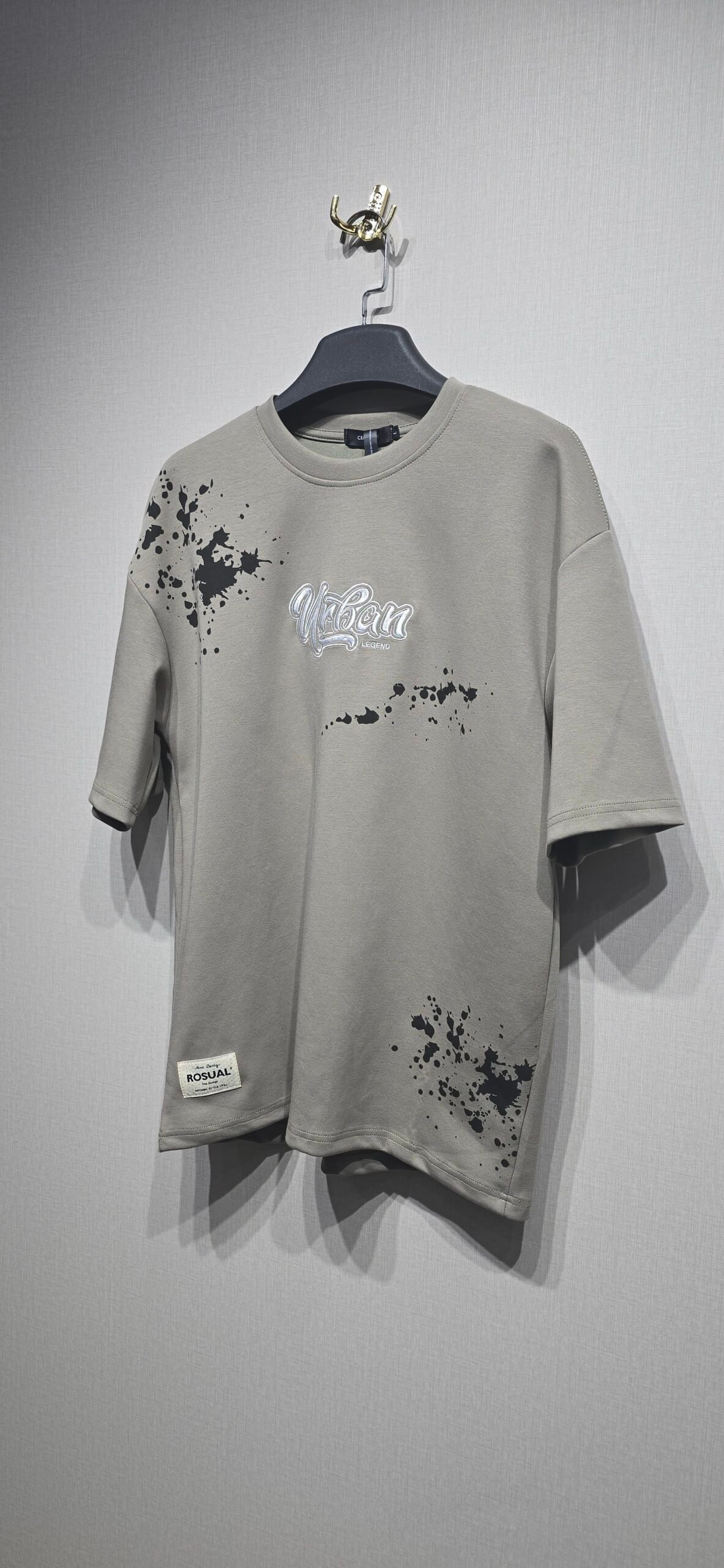 تيشرت لون مميز منقط باسود