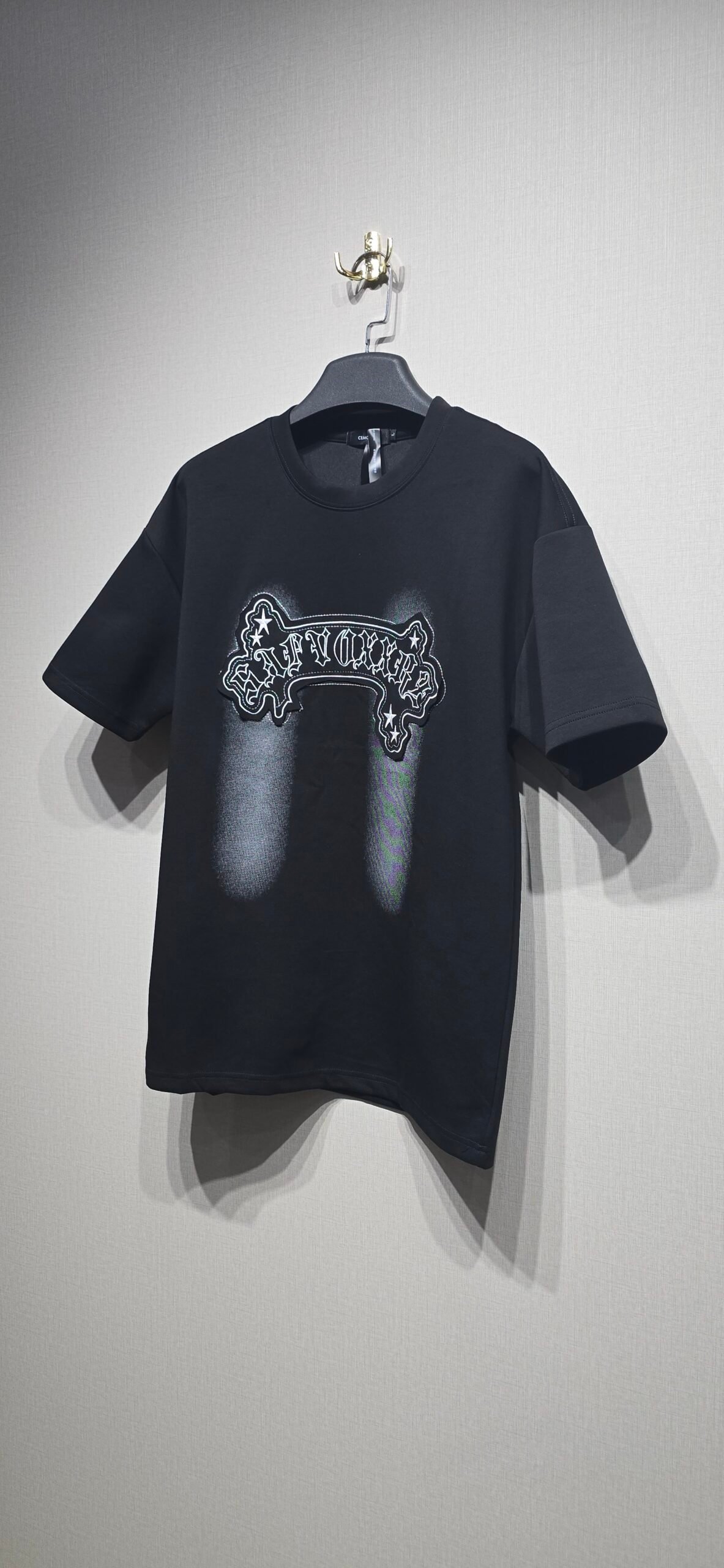 تيشرت اسود مغسول أبيض