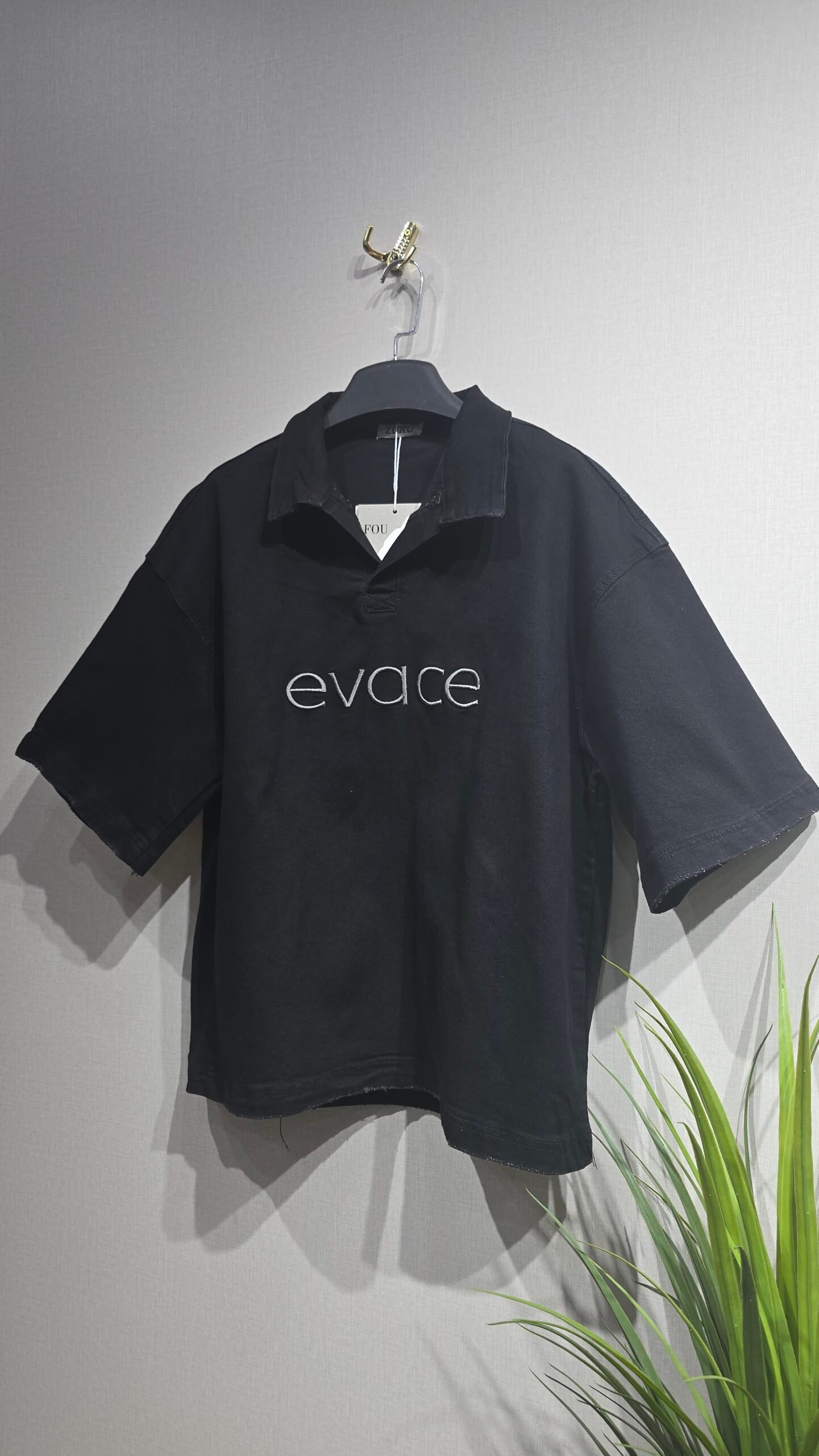 تيشرت القصة الكورية موديل حديث اسود ساده