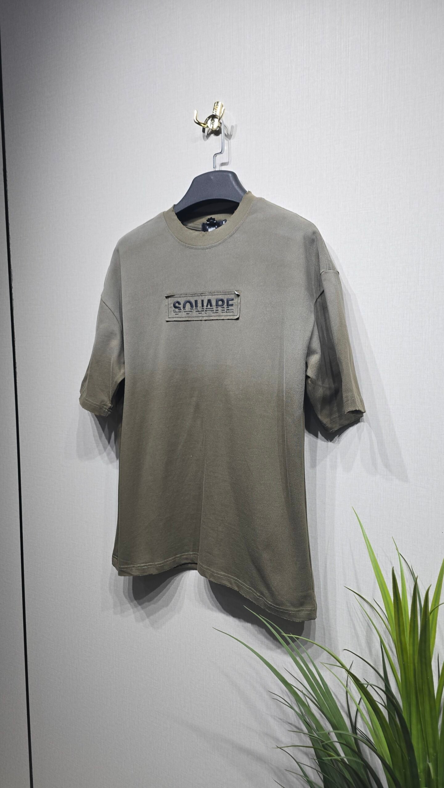 تيشرت لون زيتي موديل أنيق