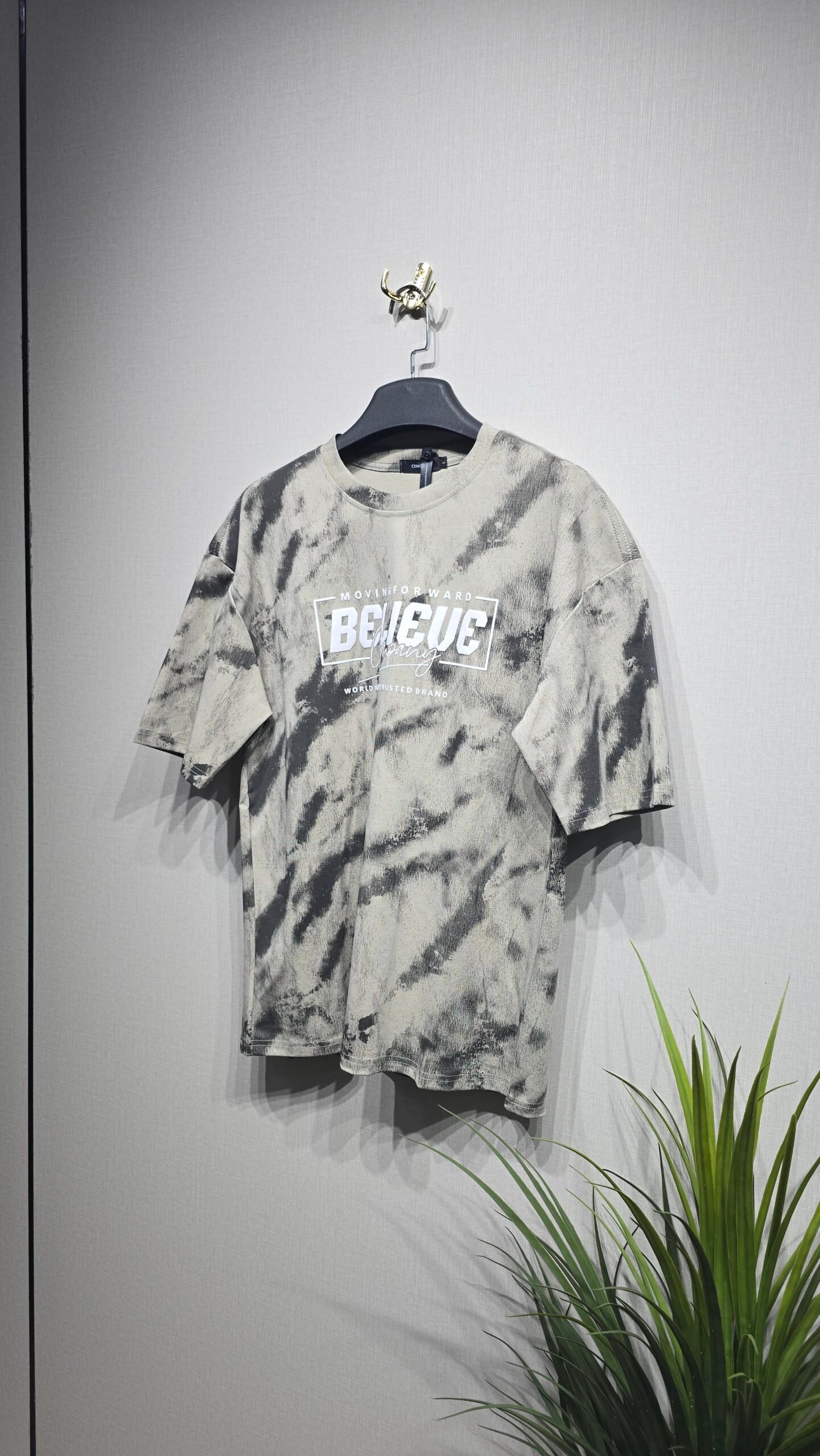 تيشرت لون بيج تصميم جلد النمر