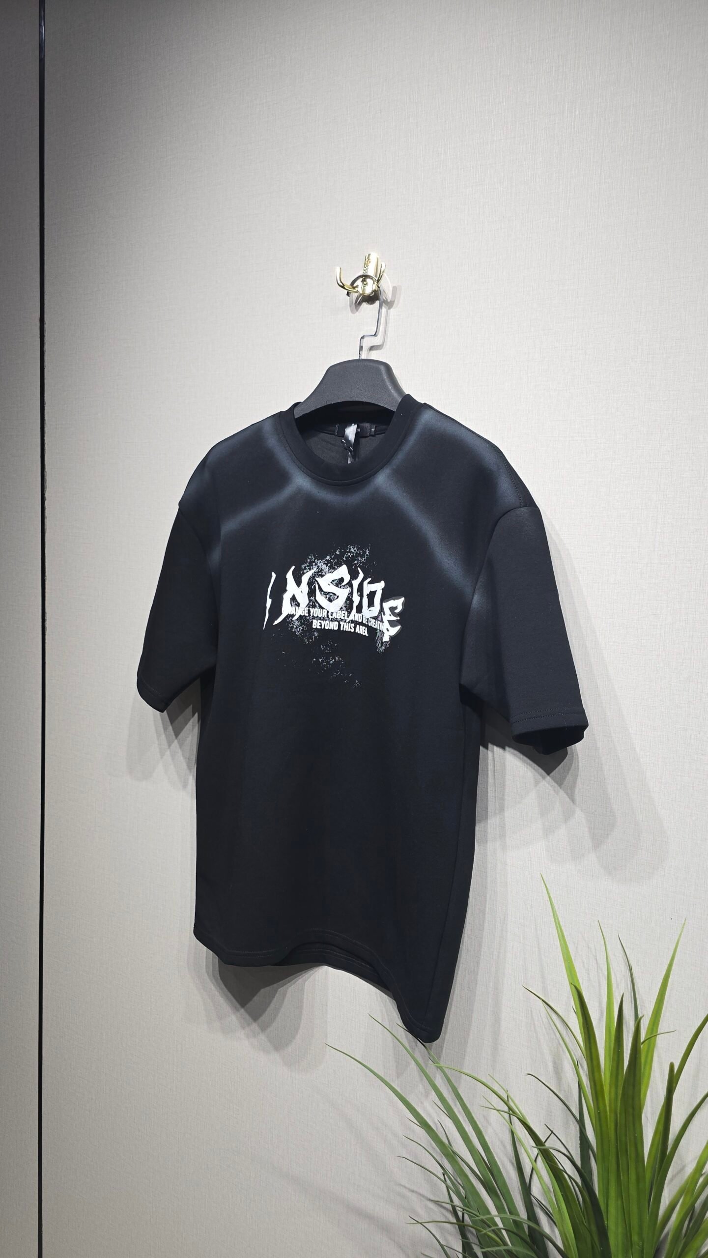 تيشرت موديل انيق لون اسود