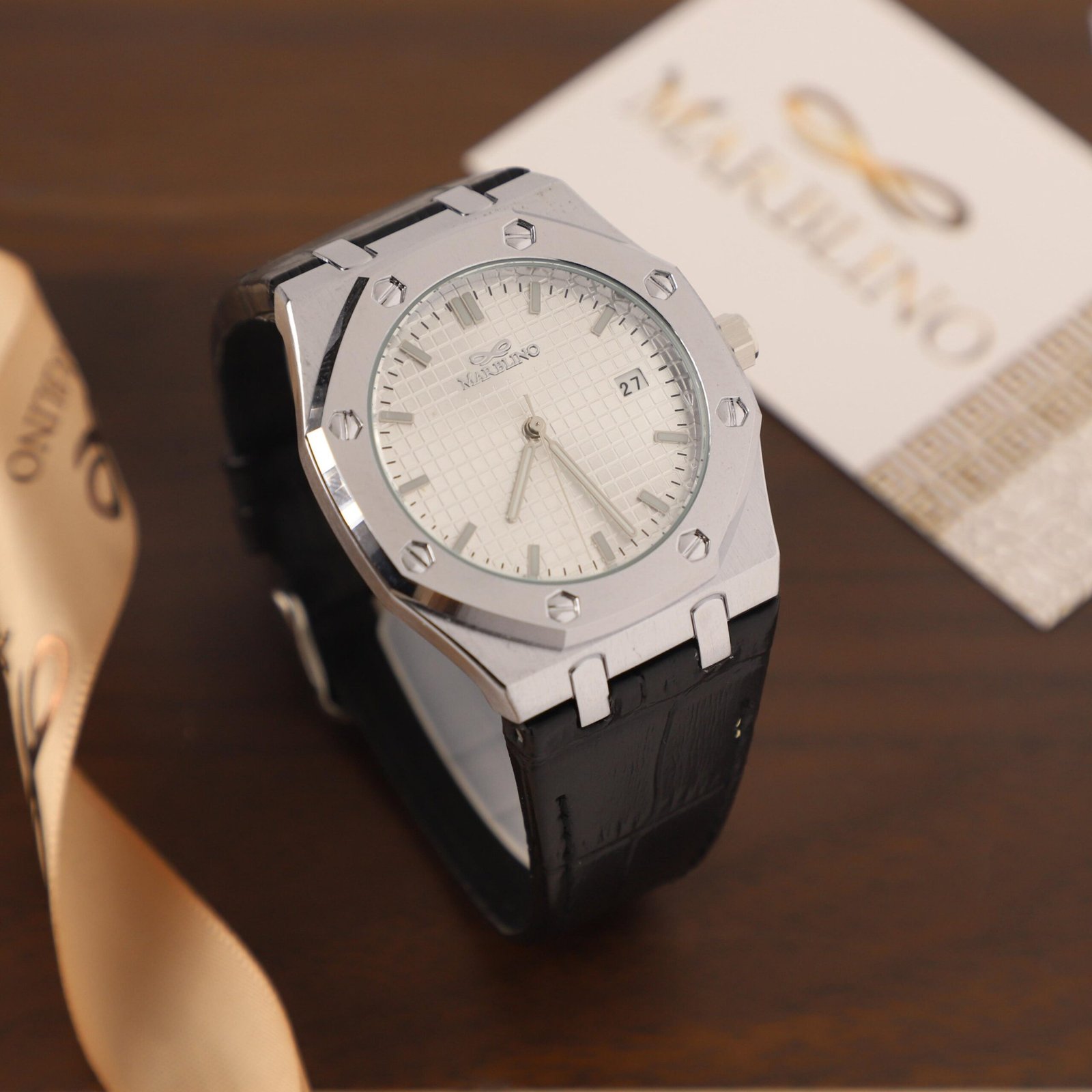 ​ساعة يد رجالية فضية ماركة ماربيلينو بتصميم إطار ثماني وحزام جلد أسود