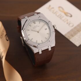 ساعة يد ماربلينو (Marbilino) رجالية فضية بتصميم مثمن، مينا بنقشة مربعات بيضاء وسوار جلد تمساح بني