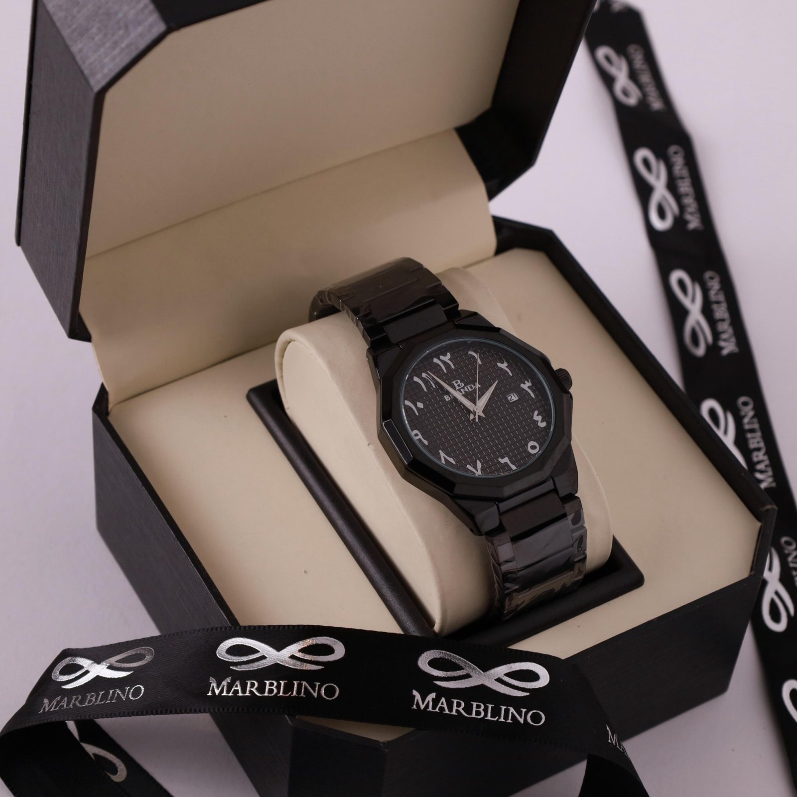 ​✨ أناقة شرقية عصرية: ساعة MARBLINO الرجالية السوداء بأرقام عربية (هندية شرقية) في علبة هدايا فاخرة