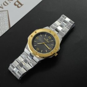 عنوان دقيق مقترح
​"ساعة يد رجالية BRANDNA بإطار ذهبي ثماني الأضلاع وسوار معدني فضي ومينا رمادي مضلع"