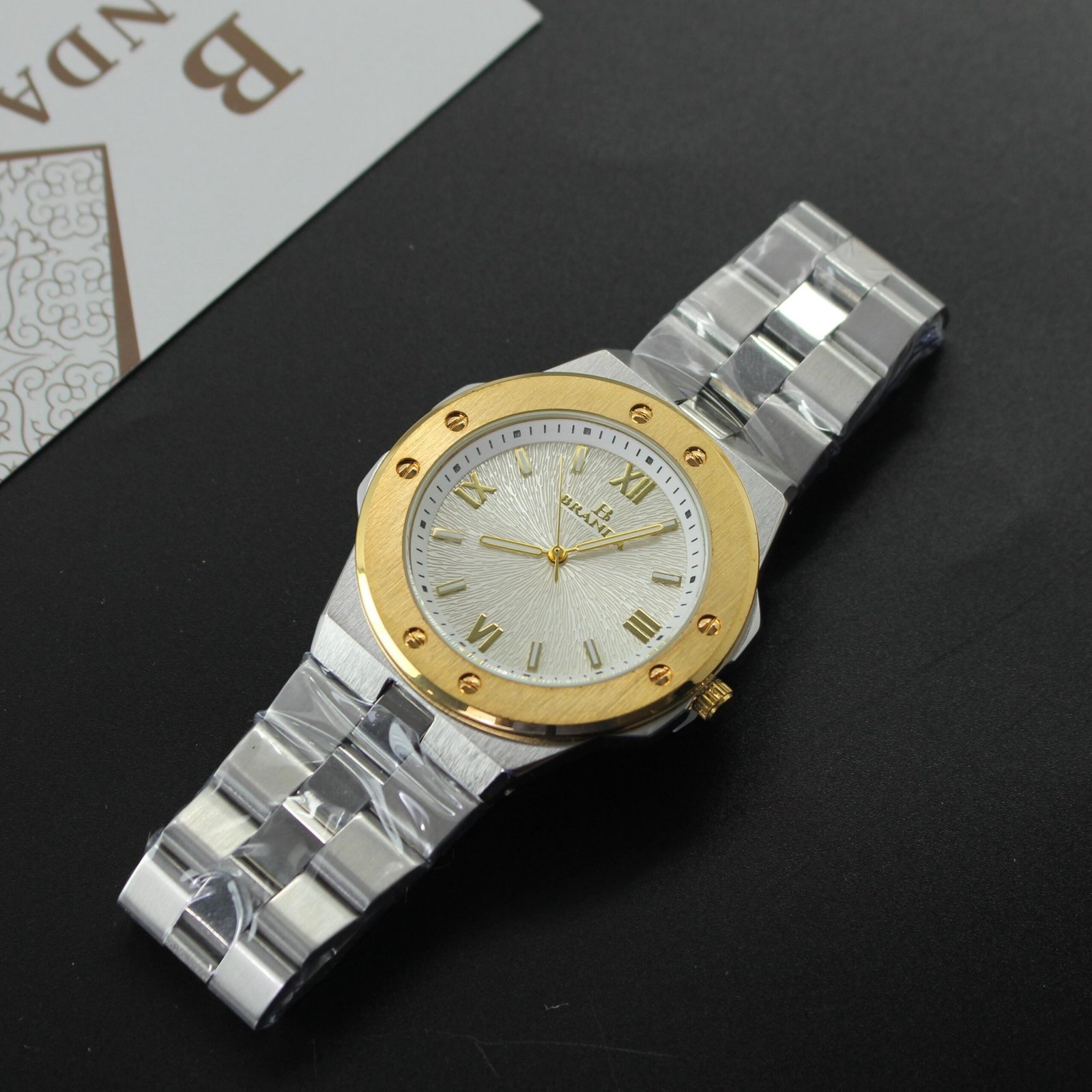 ساعة BELAWEI رجالية فاخرة بإطار ذهبي مثمن وسوار ستانلس ستيل فضي - تصميم رياضي أنيق