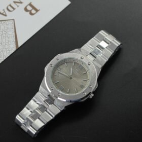 ​ساعة يد رجالية/نسائية فاخرة ستانلس ستيل بلون فضي، بمينا رمادي مزخرف وإطار سداسي