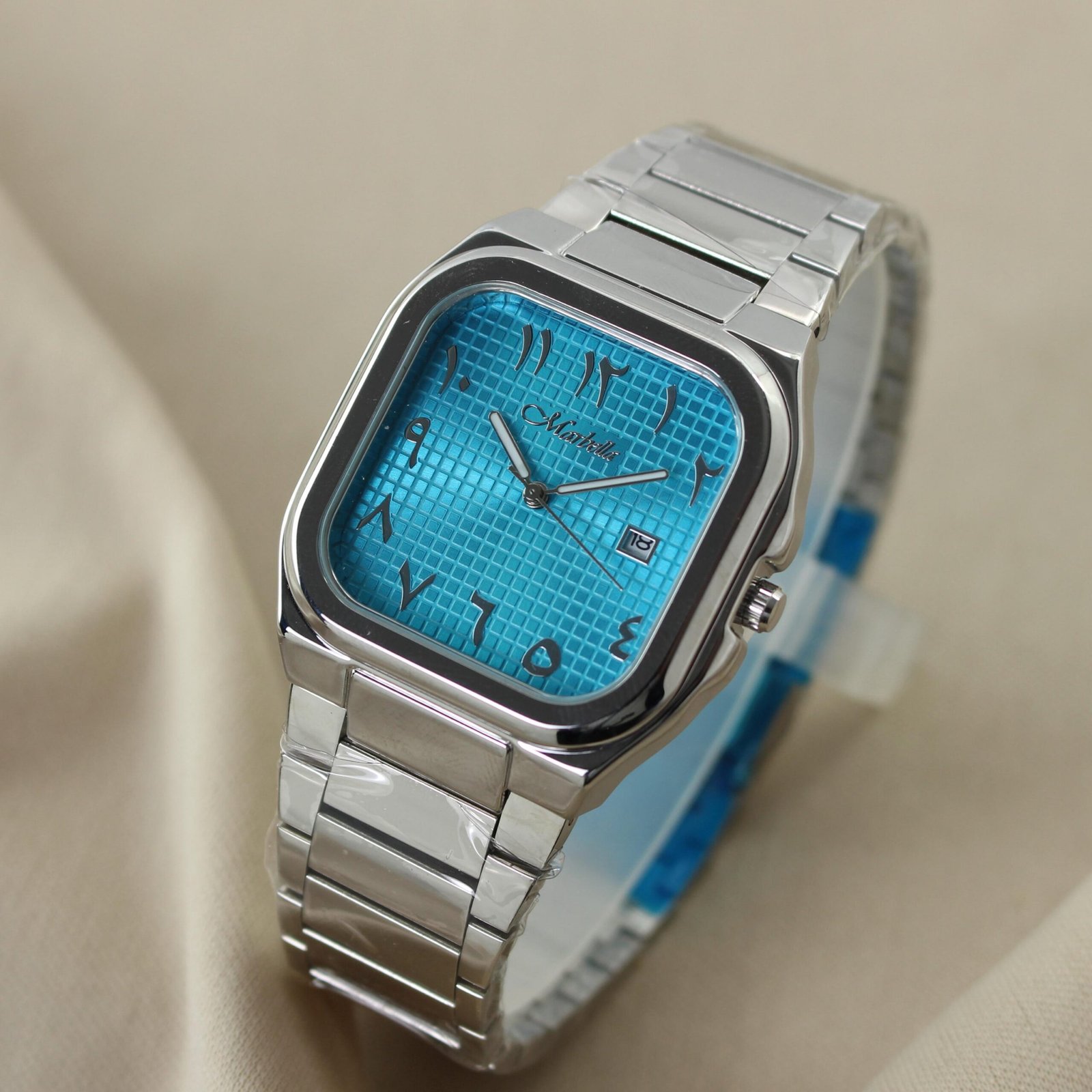 ساعة "Marilla" كلاسيكية مربعة بإطار فضي، مينا أزرق شبكي (تركواز) وأرقام عربية شرقية