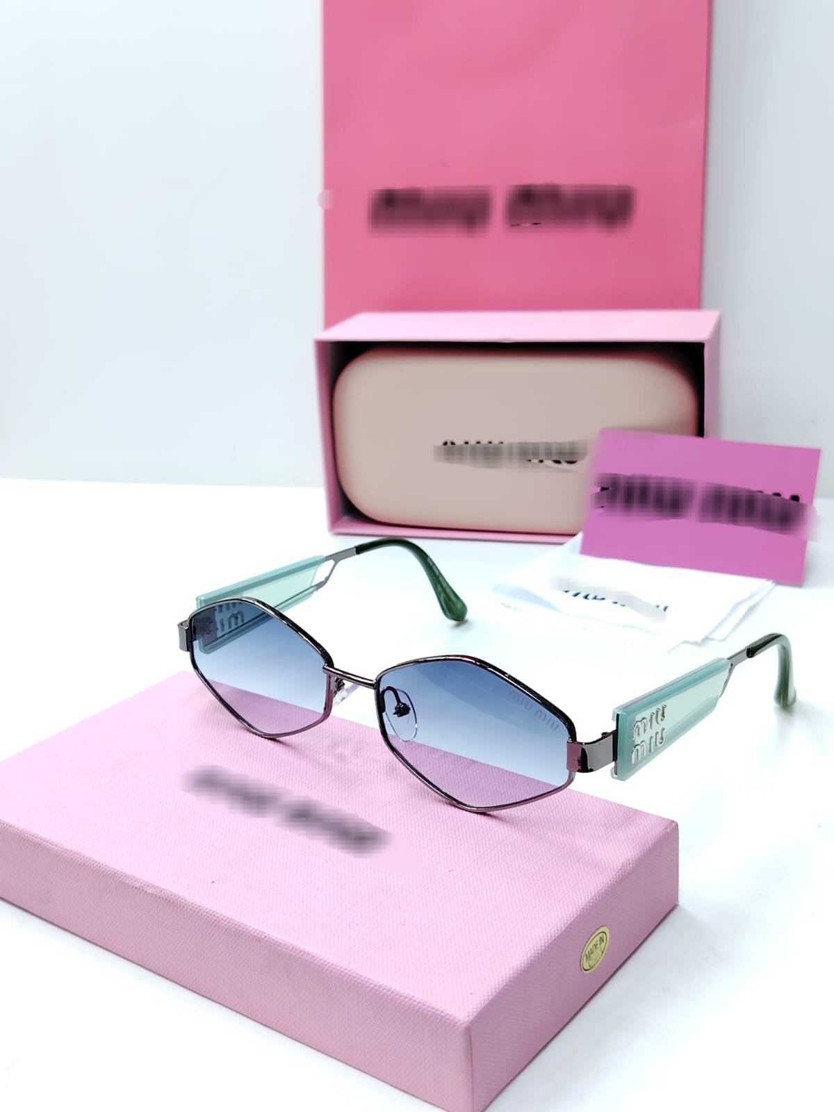 نظارة مميزة ماستر مع الملحقات