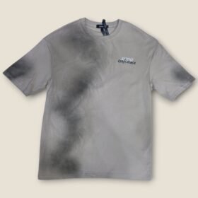 ​تيشيرت "ثقة" بتأثير الصبغة الغامق – إطلالة عصرية ومريحة